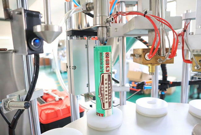 Pet Nutrition remplissage - essai de Machine de remplissage et d’étanchéité de tubes laminés