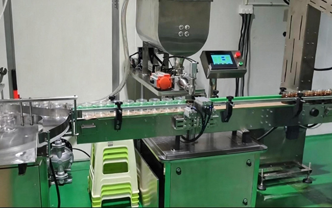 12-15BPM ligne de Production d’embouteillage pour Sauce à l’huile de Chili livrée avec succès
