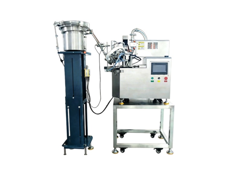 Machine de remplissage et de capsulage de poche à bec