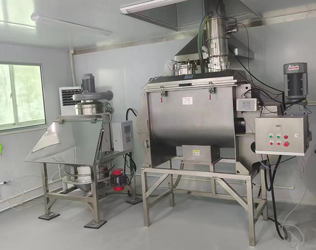 Mélangeur de lame de ruban avec alimentateur sous vide sans poussière pour Spice Factory