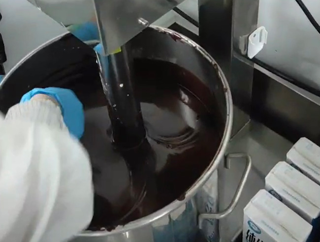 Étude de cas - petit mélangeur à cisaillement élevé pour un petit atelier de préparation de Sauce au chocolat