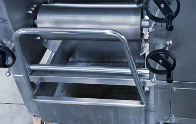 Test de broyage de sésame grillé - le moulin à rouleaux SLRG-20 atteint 20-30 Mesh